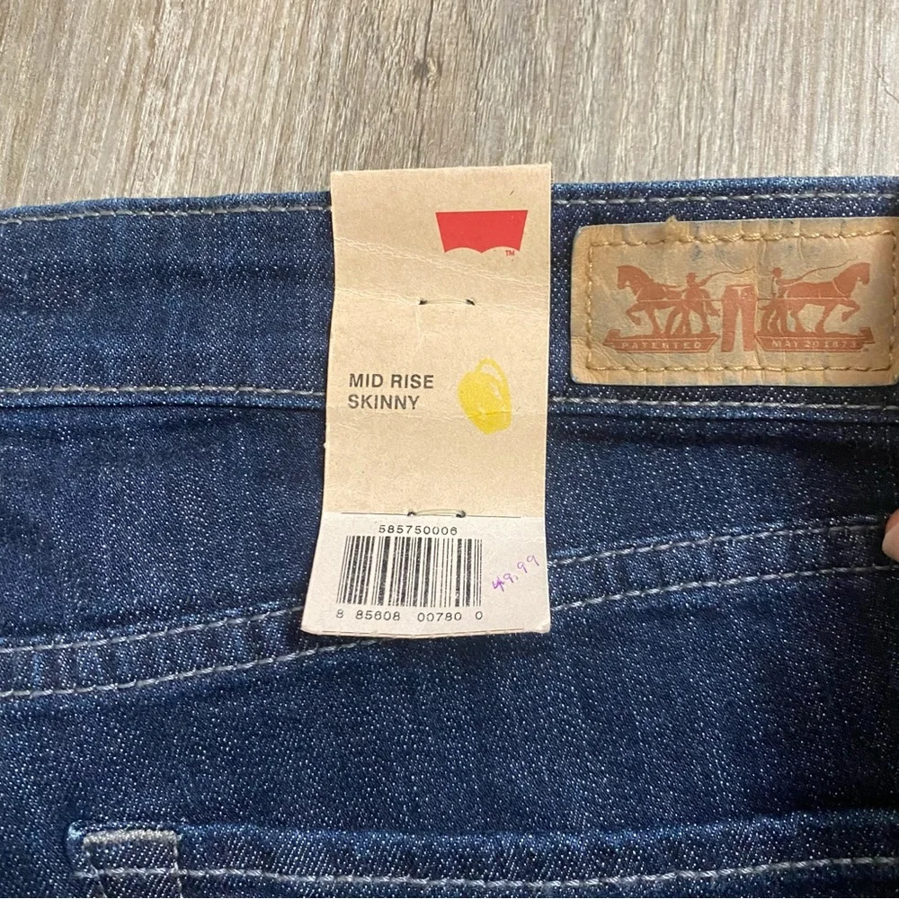 Levi Strauss W’s Classic Mid-Rise Skinny Dark Denim Blue Jeans Plus-Sz 16 NWT🔥